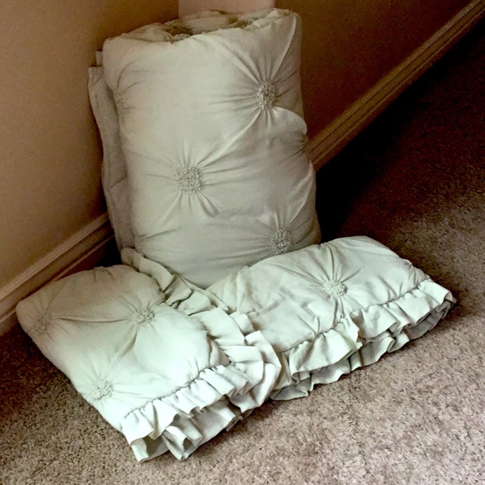 Soft Surroundings King Coverlet & 2 pillow shams